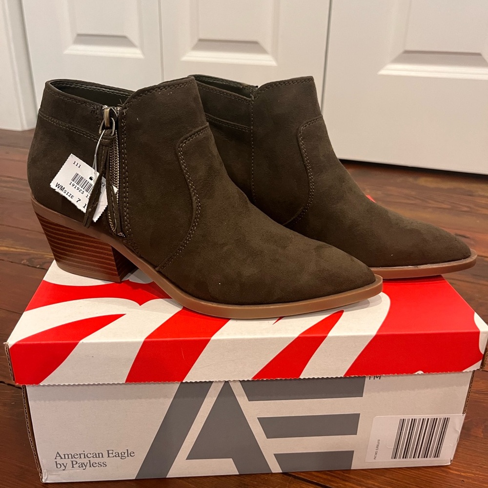 NWT American Eagle by Payless Hana bootie in olive